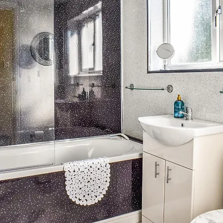 Claife Apartment